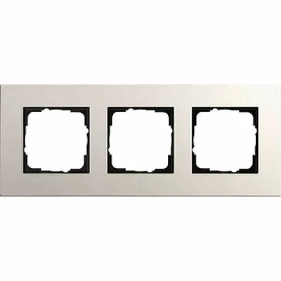 Produktbild von Gira 3fach Abdeckrahmen Gira Esprit Lin.Mplx.Hellgrau 0213220