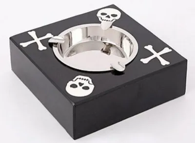 Produktbild von Casa Padrino Designer Aschenbecher Schwarz / Silber 16 x 16 x H. 6 cm - Deko Accessoires