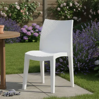 Image de Ant - Chaise d'Extérieur, Blanche, une Chaise Fabriquée en Italie