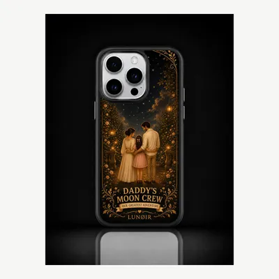 Productafbeelding van iPhone 15 Pro hoesje, telefoonhoesje, beschermhoesje, case met een motief van familieavonturen – LUNØIR ©