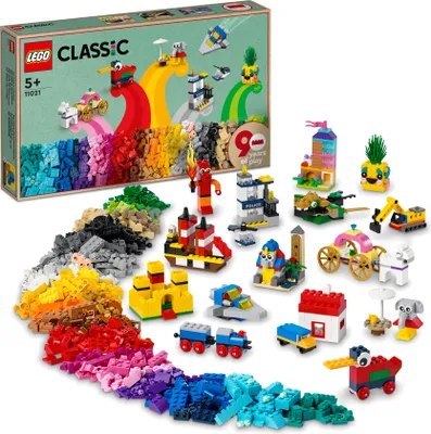 Produktbild von LEGO 11021 Classic 90 Jahre Spielspaß Set, Bausteine-Box mit 15 Mini-Modellen legendärer LEGO Spielzeuge, inkl. Zug und Schloss, Konstruktionsspielzeug