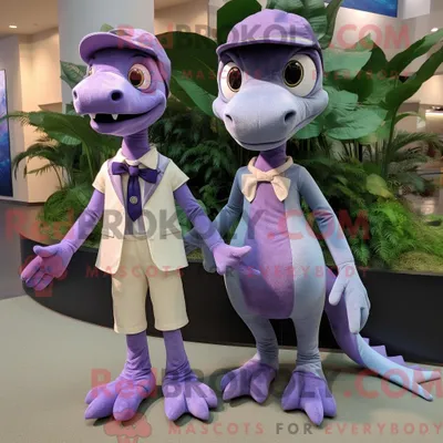 Immagine prodotto di Personaggio mascotte REDBROKOLY di un Dimorphodon lavanda vestito con un abito a trapezio e cravatte