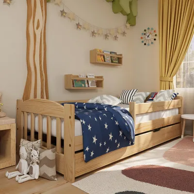 Zdjęcie produktu dla Łóżko dziecięce Luna z barierką, szufladą i stelażem | 160x80 cm | sosna, 100% lite drewno, naturalne usłojenie | uniwersalne, solidne, wygodne