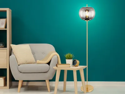 Produktbild von Industrial LED Stehlampen für Wohnzimmer, Innen Bodenleuchte mit Rauchglaskugel