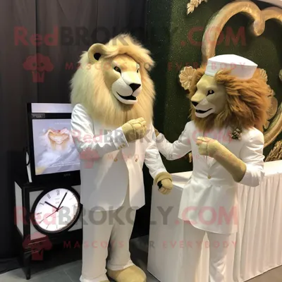 Produktbild von Cremefarbener REDBROKOLY Tamer-Löwe Maskottchen Kostüm gekleidet in ein Hochzeitskleid und Smartwatches