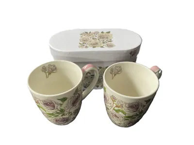 Produktbild von Roses 2 Mug Set                 ppd, 2er Set Tassen in einer schönen Geschenkverpackung