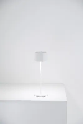 Produktbild von Zafferano Olivia Pro Tischlampe - Aufladbare LED Außenlampe - 35,5 cm - Weiß