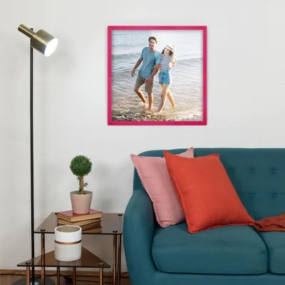 Produktbild von MG Design Bilderrahmen 40 x 40 cm - Posterrahmen mit Rosa Holzrahmen (Echtholz) und bruchsicherem Acrylglas, Hoch & Quer mit stabiler Wandaufhängung