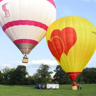 Produktbild von Jochen Schweizer Ballonfahren Gersfeld; Erlebnis verschenken oder selbst erleben; Gutschein gültig für 1 Person Gruppengröße: 3-10 Personen