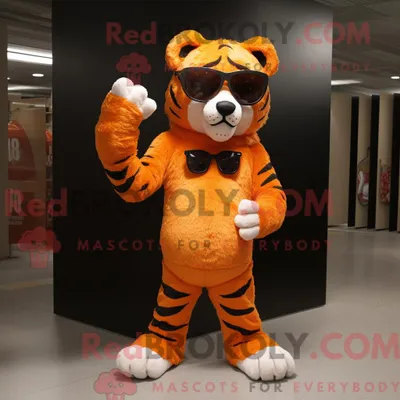 Produktbild von Orange REDBROKOLY Tiger Maskottchen Kostüm Charakter gekleidet mit einem Jeggings und Sonnenbrille