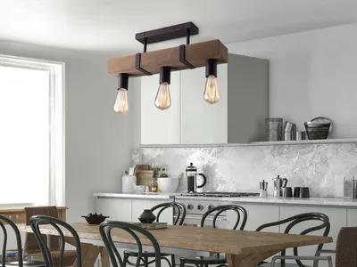 Immagine prodotto di Insolita plafoniera di design industriale vintage a tre luci con travi in legno