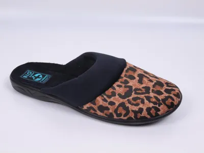 Produktbild von Damenhausschuhe ADANEX SARA 29812 Leopard mit schwarzem Besatz und geschlossener Spitze