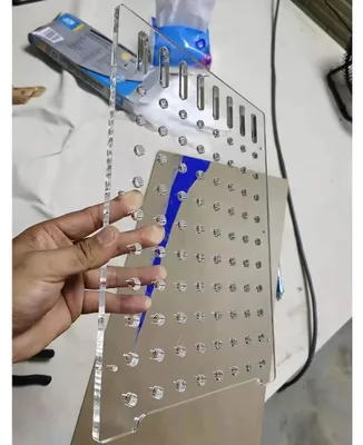 Immagine prodotto di Piastra in acrilico da 5 mm per acquari, con ventose