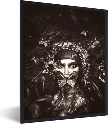 Produktbild von MuchoWow® Gerahmtes Poster Frau - Schmetterling - Farbe 60x80 cm - Poster mit Schwarzem Bilderrahmen Wandposter Rahmen Foto Bilder - Premium - Wanddeko Wohnzimmer