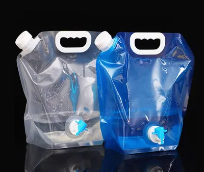 Imagen del producto de Garrafa de agua plegable - Bidón plegable 10 litros - BPA libre - Transparente y azul - Con grifo
