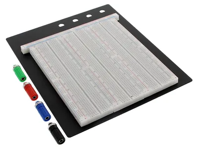 Produktbild von Breadboard mit 2390 Kontakten auf stabiler Grundplatte