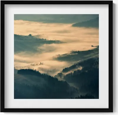 Produktbild von Berglandschaft mit Wäldern im Nebel– Wandbild mit Rahmen – Gerahmtes Bild  – Wanddekoration – 50x50 cm –  Schwarz Rahmen