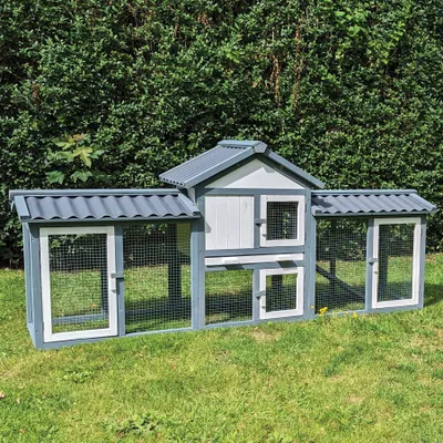 Produktbild von Kaninchenstall Picasso grau_weiss mit PVC Welldach