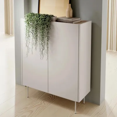 Productafbeelding van Commode Lumo, 97 cm breed, met twee deuren, in de kleur Cashmere, met metalen poten – elegant design voor woon- en slaapkamer