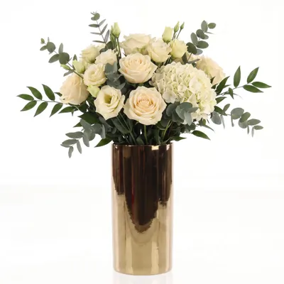 Productafbeelding van Ronde, gouden keramische vaas, hoogte 20 cm, diameter 10 cm, met een glad oppervlak en een glanzende lak – een elegante decoratie voor woonkamer, slaapkamer, eetkamer, hal en kantoor, geschikt voor boeketten en droogbloemenarrangementen van het merk, AI-gegenereerde afbeelding