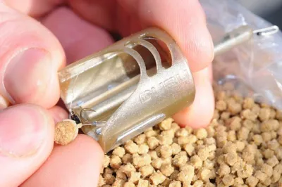 Produktbild von Guru X - Safe Pellet Feeder Small - 24 gr