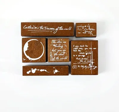 Immagine prodotto di Set di timbri in legno con motivi floreali vintage, ideali per progetti creativi