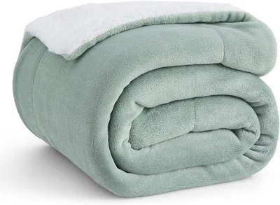 Produktbild von Famanu Kuscheldecke warme Wohndecke - XL 150 x 200 cm - grün