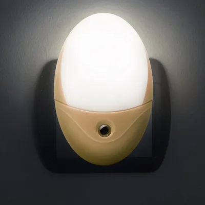 Zdjęcie produktu dla Lampka nocna LED – 240 V – 6 diod LED (zimna biel 6000 K) – 0,5 W – 20 lumenów – automatyczne włączanie/wyłączanie – energooszczędna – żywotność 30 000 godzin – do sypialni, przedpokoju i pokoju dziecięcego [20281C]
