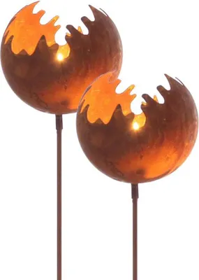 Produktbild von Spetebo Metall Gartenstecker Naturrost Feuerball - 2er Set/groß - Rost Windlicht mit Erdspieß ca. 98 x Ø 15 cm - Garten Deko Kerzen Halter Feuerkugel