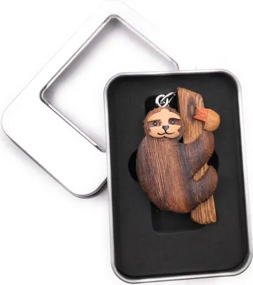 Produktbild von Schlüsselanhänger Holz Faultier am Ast Säugertier Tier Anhänger in Geschenkbox