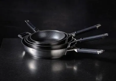 Zdjęcie produktu dla Patelnia ze stali nierdzewnej 20 cm, srebrno-czarna, z powłoką nieprzywierającą