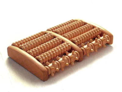 Produktbild von Fuß-Massageroller aus Kirschbaumholz mit Massagepunkten, 28,5x18,5x5,5 cm