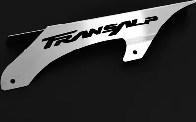 Produktbild von Kettenschutz kompatibel mit Honda XL 600 V Transalp BJ 1987-99 / XL 650 V Transalp BJ 2000-04 Logo silber