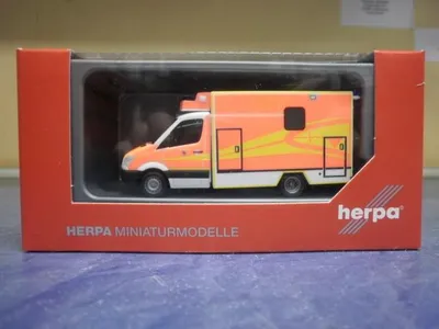 Produktbild von Herpa MB Sprinter 06 RTW Fahrtec Feuerwehr Ingolstadt 094214