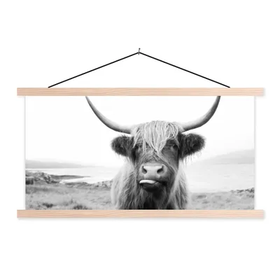 Produktbild von MuchoWow® Textilposter Tiere - Schottischer Highlander - Kuh - Schwarz - Weiß 120x60 cm mit holzfarbenen Rahmen - Klemmleiste