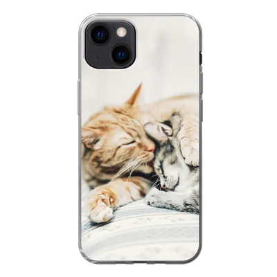 Produktbild von MuchoWow® Handyhülle Schutzhülle Hülle für iPhone 13 Katzen - Sofa - Wohnzimmer Silikon Softcase Handy Hülle - Karteninhaber