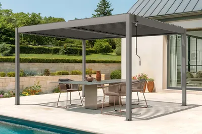 Produktbild von PIANA 4x3m selbsttragende bioklimatische Pergola aus taupefarbenem Aluminium – verstellbare Lamellen