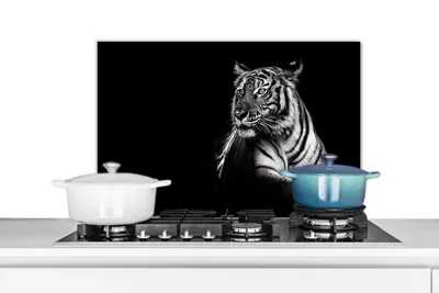 Produktbild von KitchenYeah®  Spritzschutz Küche - Küchenrückwand - Wandschutz für Herd und Spüle - Tiger - Tiere - Schwarz - Weiß 70x50 - Alu-Dibond (Alternative zum Spritzschutz aus Glas) - Hitzebeständig - Herdspr