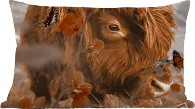 Produktbild von MuchoWow® Zierkissen Sofakissen Wohnzimmer Dekokissen 50x30 cm Schottische Hochlandrind - Schmetterlinge - Blumen - Wohnzimmerdekoration - Polster mit Photo