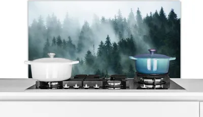 Produktbild von KitchenYeah®  Spritzschutz Küche - Küchenrückwand - Wandschutz für Herd und Spüle - Nebel - Bäume - Wald 100x50 - Alu-Dibond (Alternative zum Spritzschutz aus Glas) - Hitzebeständig - Herdspritzschutz