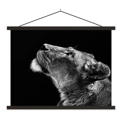 Produktbild von MuchoWow® Textilposter Löwe - Tiere - Schwarz und weiß 150x113 cm mit schwarzem Rahmen - Wohnzimmer