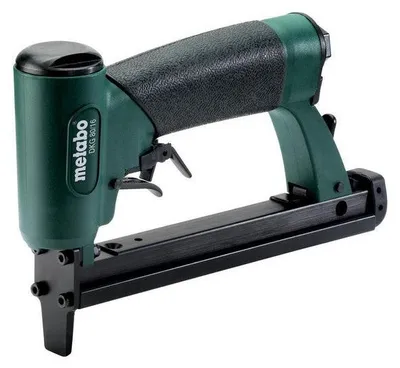 Image de Pistolet à clous pneumatique pour clous de 4 à 16 mm, avec un boîtier ergonomique