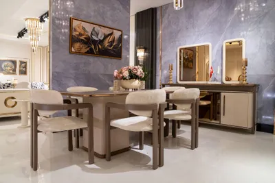 Produktbild von Elegantes Esszimmer-Set aus Holz in Beige mit modernem Design