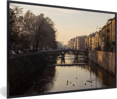 Produktbild von MuchoWow® Gerahmtes Poster Die Brücke über die Miljacka in Sarajevo Bosnien 90x60 cm - Poster mit Schwarzem Bilderrahmen Wandposter Rahmen Foto Bilder - Fotorahmen - Foto-Plakat