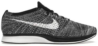 Produktbild von Nike Flyknit Racer Oreo 2 - EU 44.5