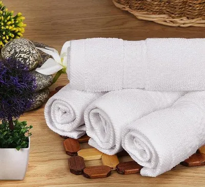 Produktbild von Famanu Handtuchset 8-teilig aus Baumwolle, superweich und saugfähig – Weiß