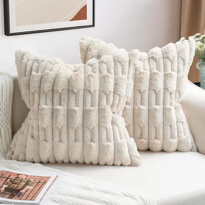 Produktbild von Set mit 2 beigefarbenen Kissenbezügen (60 x 60 cm), Kunstfell, flauschig, weich, flauschig, moderne Kissendekoration für Wohnzimmer, Sofa, Schlafzimmer, Auto, Sofakissen (60 x 60 cm)