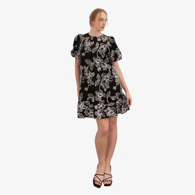 Produktbild von Lovedrobe Damen Mini-Kleid in Schwarz und Weiß mit Blumenmuster, kurzer, voluminöser Ärmel und Rüschenbesatz
