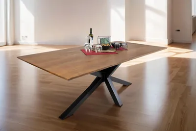 Produktbild von Esstisch 300x100 cm Abby, Akazienholz massiv + nussbaumfarben, Esszimmertisch mit Schweizer Kante, Spider-Metallgestell Schwarz, massiver Holztisch, Tischplatte 26mm