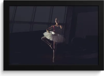 Produktbild von MuchoWow® MuchoWow® Gerahmtes Poster Porträt einer jungen Ballerina auf schwarzem Hintergrund 30x20 cm - Poster mit zchwarzem Bilderrahmen - Kunstdruck - Bild-Poster